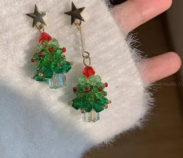 2023 Christmas Tree Pendant Necklace: Festive Women's Sweater Chain & Clavicle Accessory