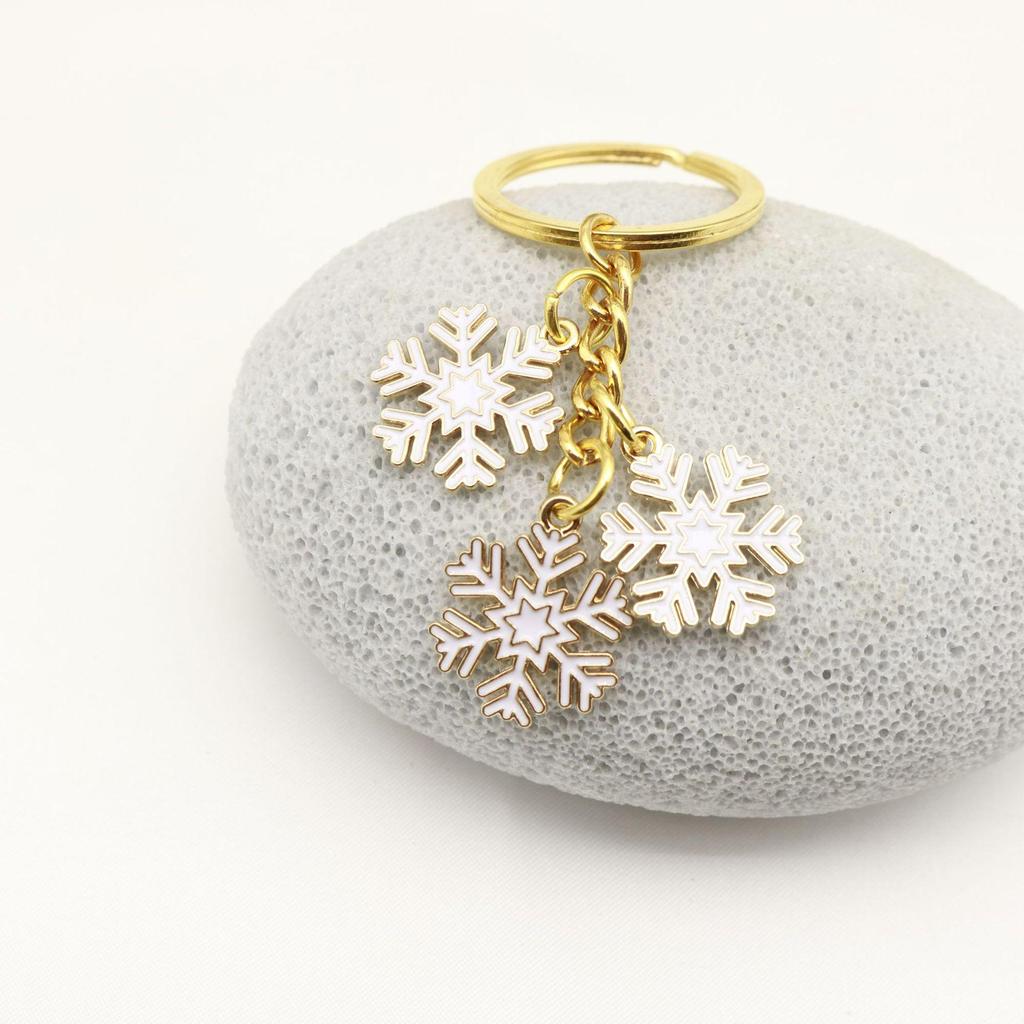 European & American Christmas Snowflake Keychain with Bell Pendant - Creative Alloy Ornament Gift