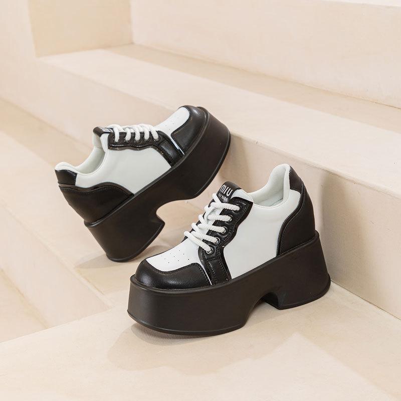 Korean version of panda color scheme women's shoes in the spring of 2025 popular thick soles increase by 11 cm fashion muffin shoes trend