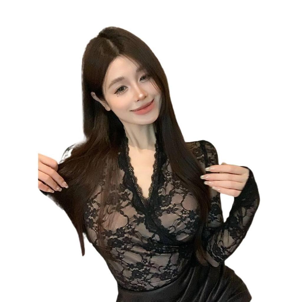 Black Women's V-Neck Lace Long Sleeve Top for Autumn and Winter - Slimming and Stylish Inner Base Shirt