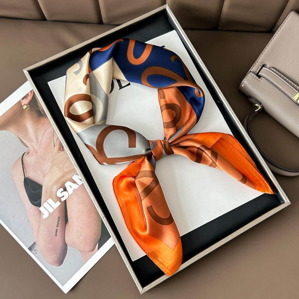 Silk Scarf Women'S Fashion Versatile High Sense 70 Square Scarf Neck Protection Scarf Retro Scarf Bag