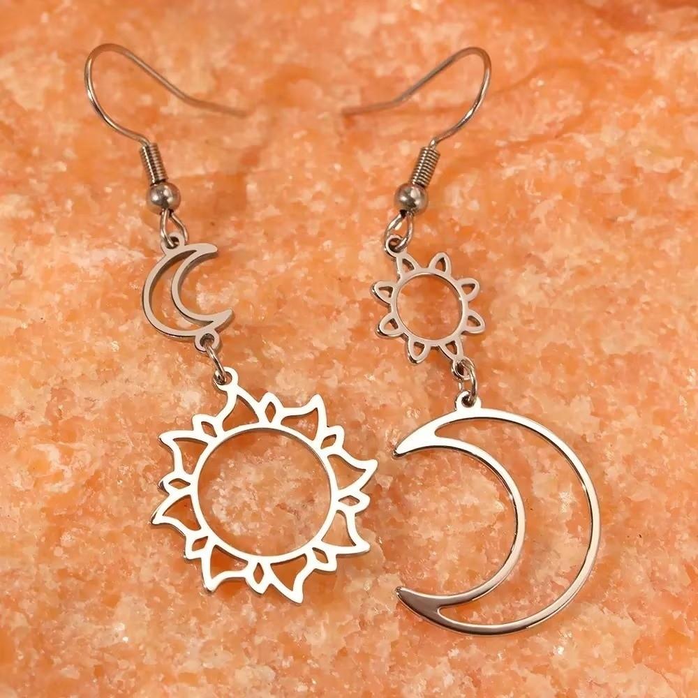1 Paar Modische Retro Hohlohrringe Legierung Asymmetrisches Design Sonne Mond Ohrringe Ethnisch Böhmischer Stil Hängeohrringe für Damen
