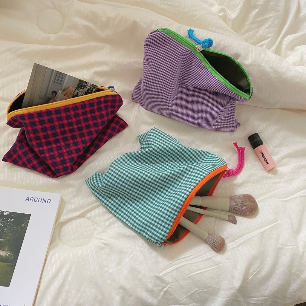 1pc of Checkered Makeup Bag, Portable Vintage Stationery Pouch with Large Capacity, Multifunctional Cosmetic Bag