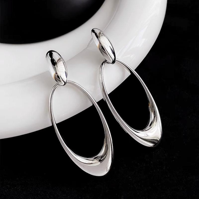 Hongyan S925 Sterling Silver Oval Face-Slimming Earrings: 2024 Korean Fashion Heavy Industry Style.