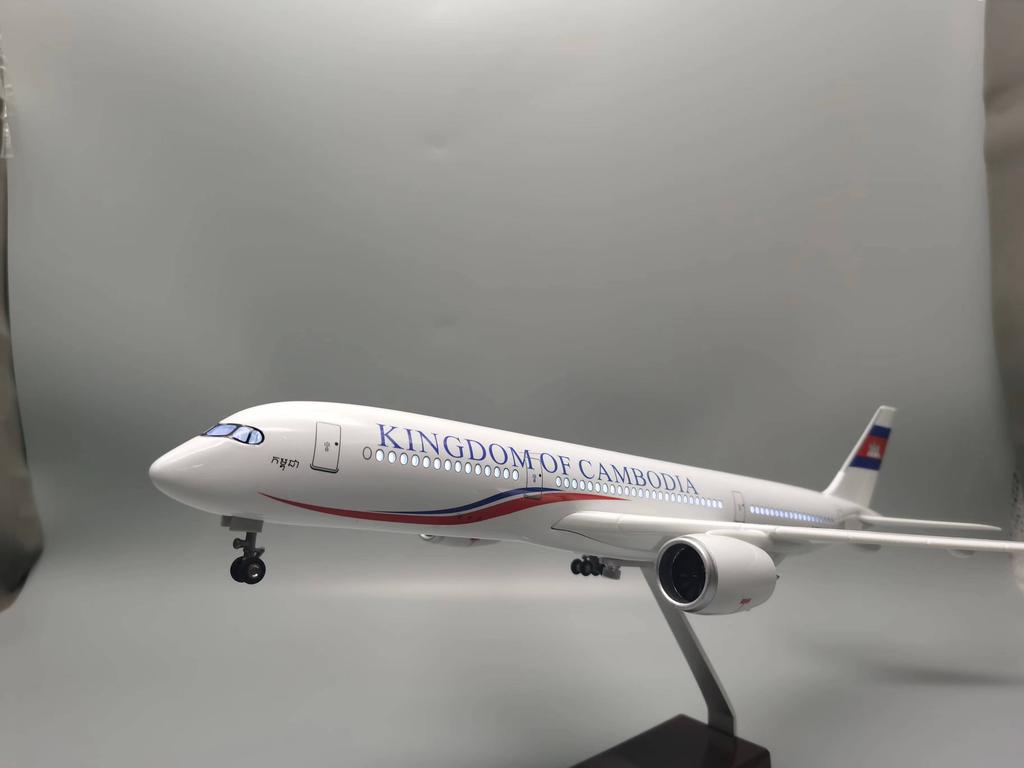 47CM A350 Cambodia Airlines Passenger plane Model with Lights and Wheels Die-cast Plastic Resin Airplane For Aircraft Aviation
