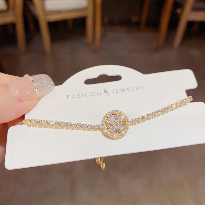 Unique and trendy zircon bracelet - women's light luxury, versatile design