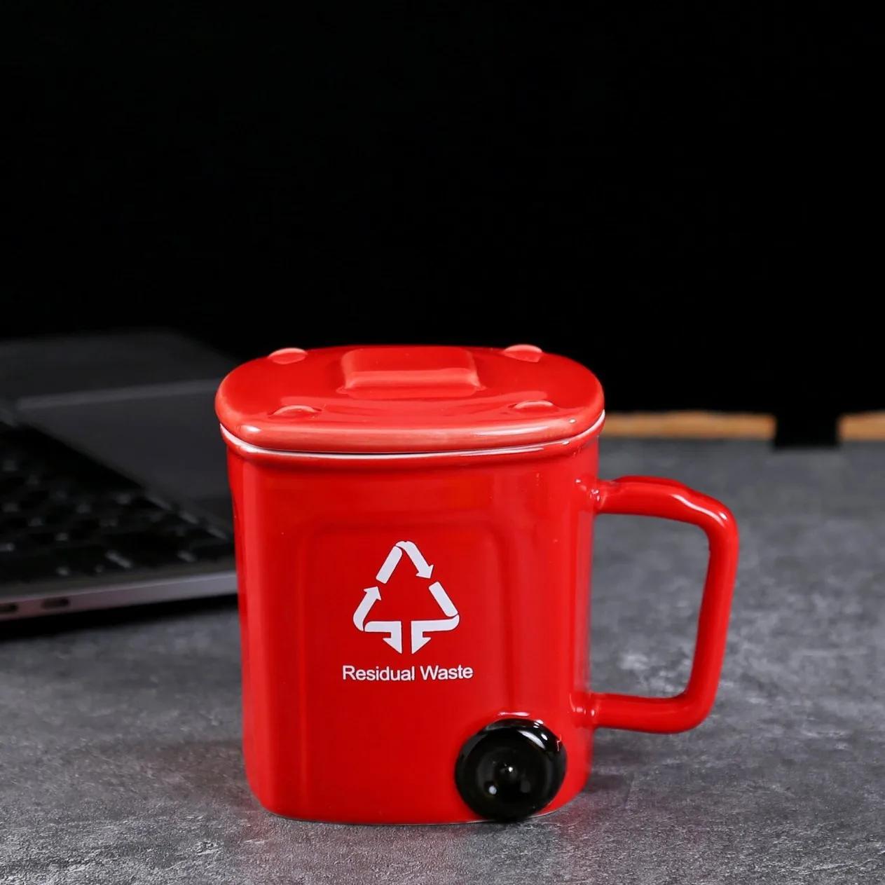 

Креативный дизайн мусорного бака Керамические кружки с крышкой Кружка для кофе Молочный чай Офисная кружка Посуда для напитков Праздничный подарок на день рождения Смешная кофейная кружка 301-400ml красный