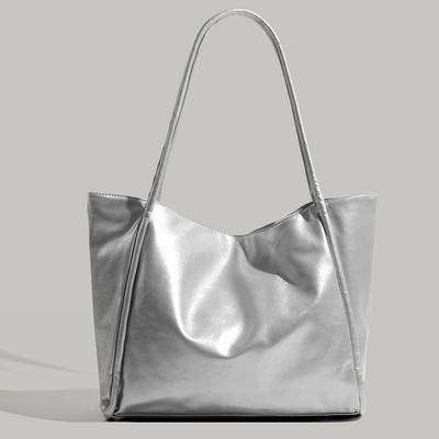 Niche Heart Design Soft Leather Large Capacity Tote Bag 2025 New Korean Fashion Commuter Shoulder Underarm Bag Trendy