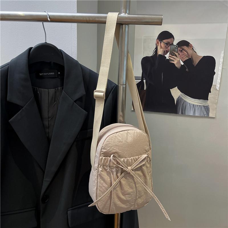 Japanese Ins Women's Fashion 2025 Casual Lightweight Messenger Bag Korean Version of Simple Trend Niche Design Small Square Bag