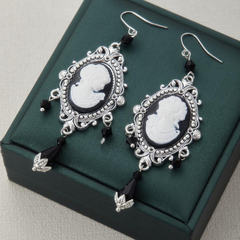 1pair Gothic Retro Portrait Black Dangle Earrings Palace Style Birthday Jewelry Gift for WomenGood Product