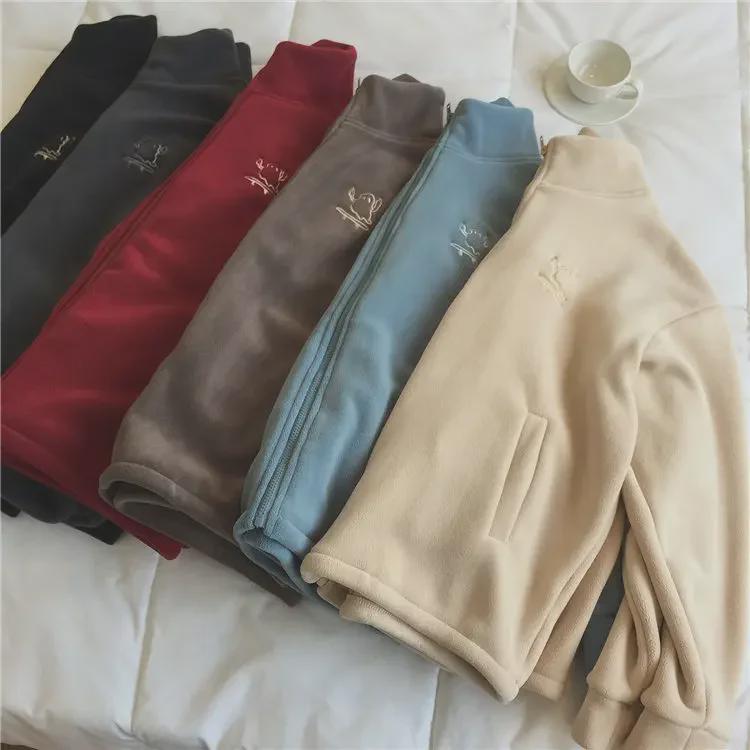 Dámská bunda z mléčného fleecu z jehněčí vlny - Kolekce zima 2024