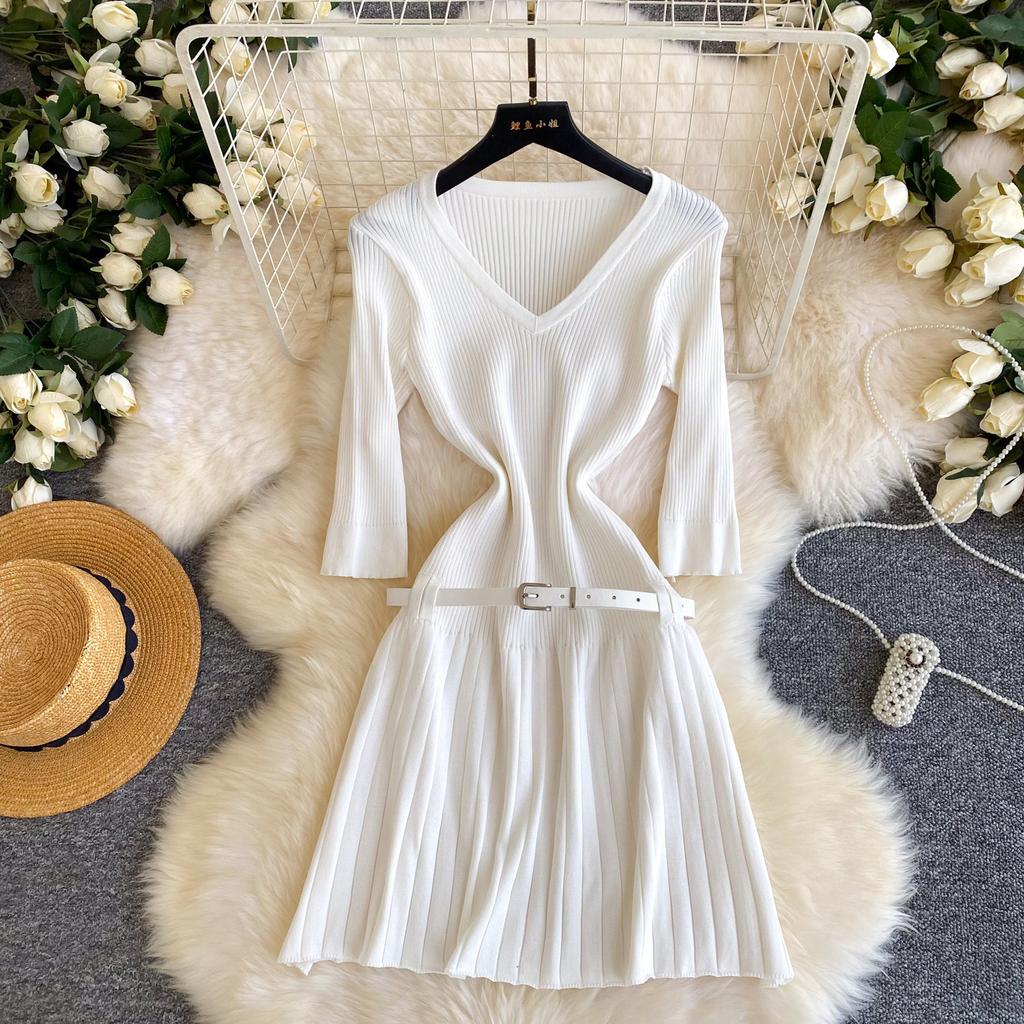 Retro commuter style V-neck knitted dress women's summer short-sleeved pleated skirt waist and thin A-shaped skirt with belt