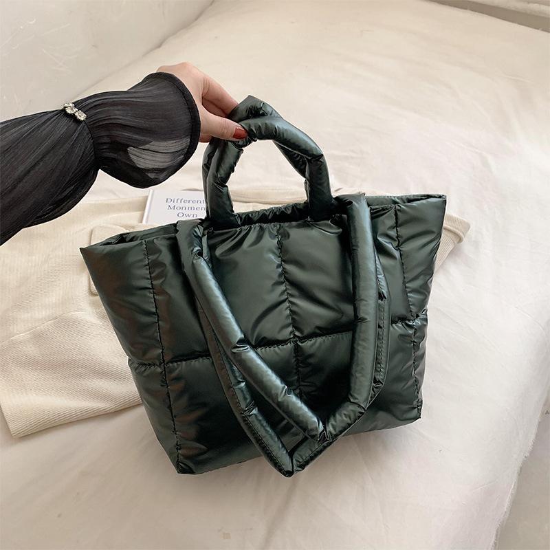 New Women's Bag High End Down Jacket Handbag Large Capacity Fashionable Autumn and Winter Cotton Jacket Shoulder Bag Commuting Toy Bag