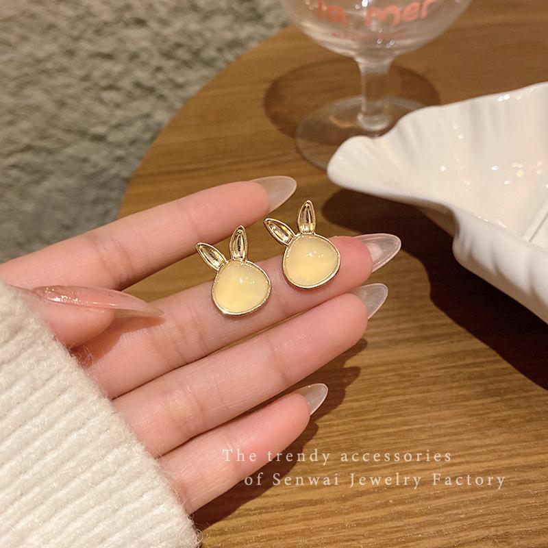 Popular Cute Rabbit Stud Earrings Female Simple Small Temperament Internet Celebrity Earrings Design Sense Retro Earrings