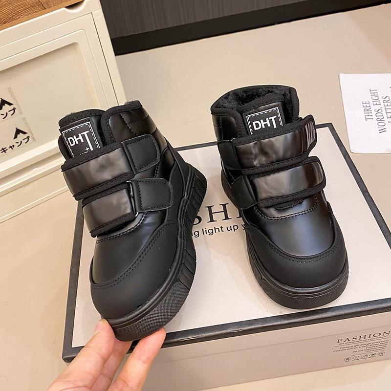 

Дитячі зимові черевики 2025 зима нові оксамитові потовщені для хлопчиків і дівчаток великі бавовняні черевики для середніх і старших дітей теплі водонепроникні бавовняні черевики 33-38 yards one hand shot 6 pairs чорний