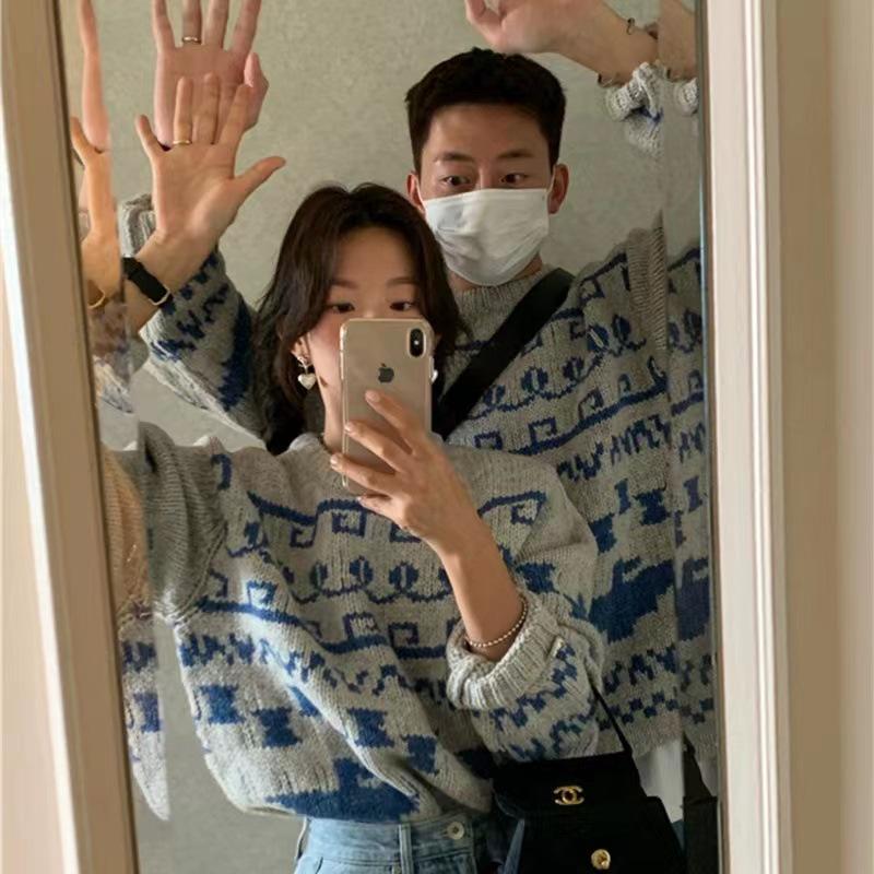 Korean Blogger-Inspired Minimalist Croissant Brooch - Unique, Stylish, and Perfect for Couples