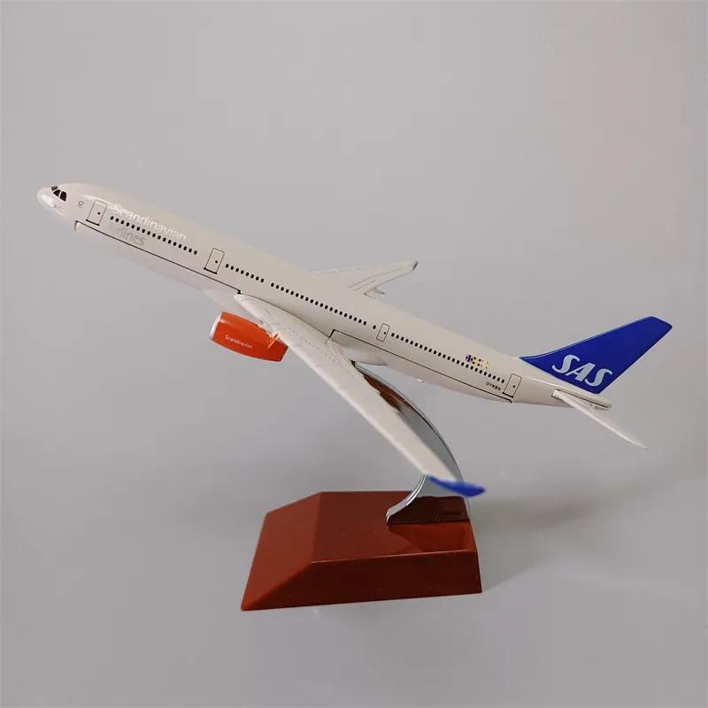 Maßstab Flugzeug 16CM 1:400 für A330-300 SAS Scandinavian Airlines Flugzeugmodell Diecast Legierung Flugzeugmodell Dekoration Büro