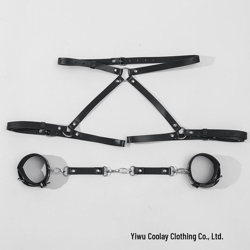 Set de constrângere din piele: Colanți, Cătușe, Guler, Mască de ochi - Perfect pentru ținută de club de noapte.