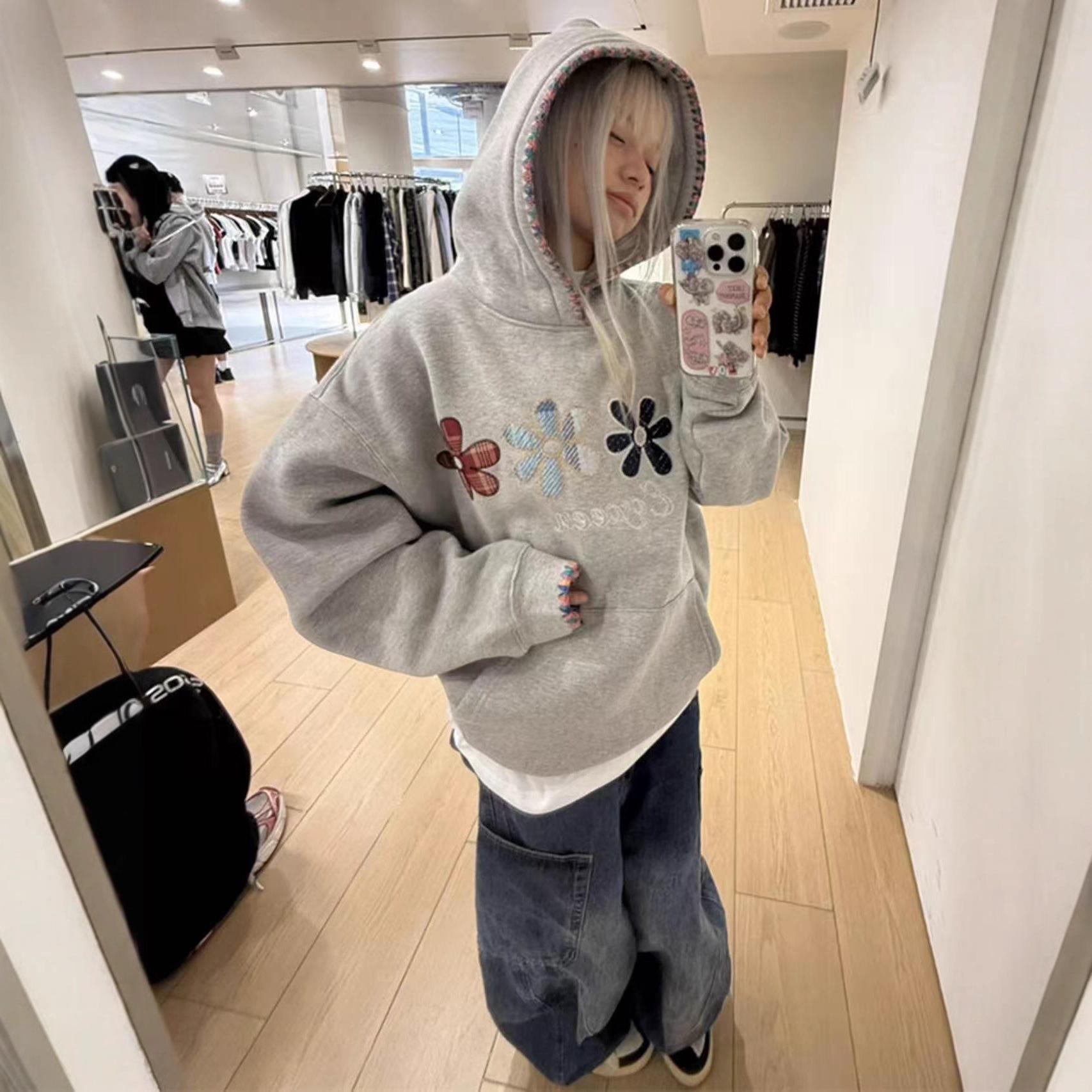 

Flower-patterned Embroidered Brim Hooded Sweatshirt for Women In Autumn and Winter, Loose Couple Casual and Laid-back Style Coat 2XL