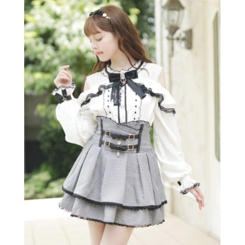 

LizLisa Японский стиль Массовое производство С открытыми плечами Кружевной рукав с оборками Цветная блокировка Бант Рубашка White X Black Long sleeves Shirt All yards