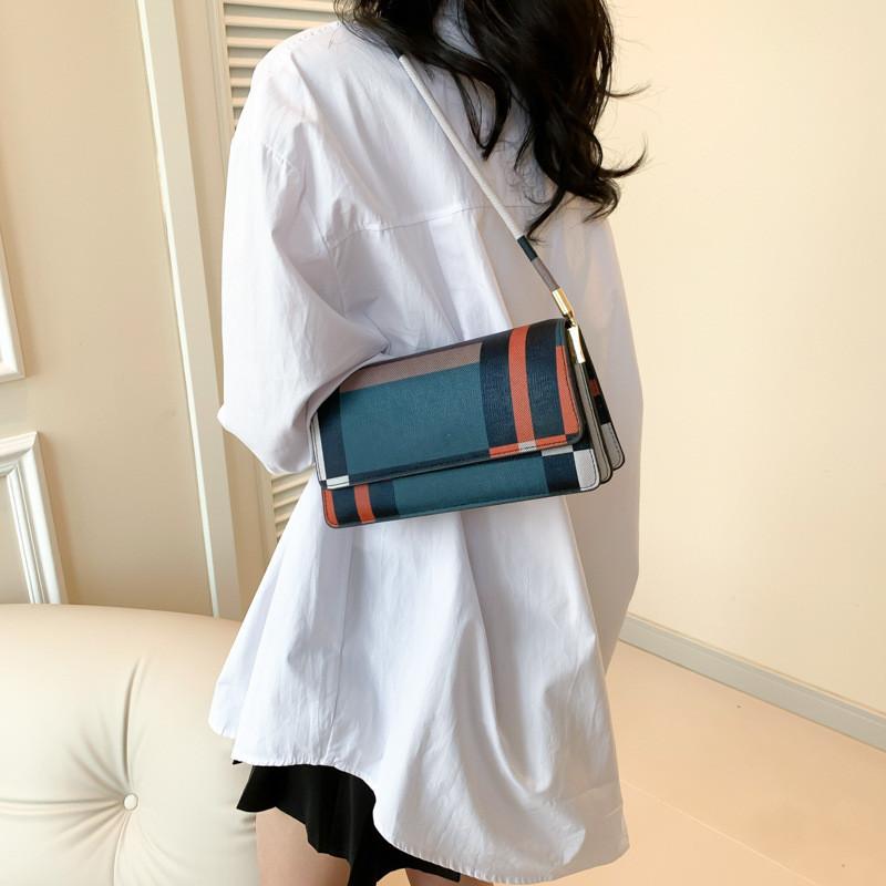 Chic Women's 2024 Summer Trendy Large Capacity Shoulder Bag With Unique Style