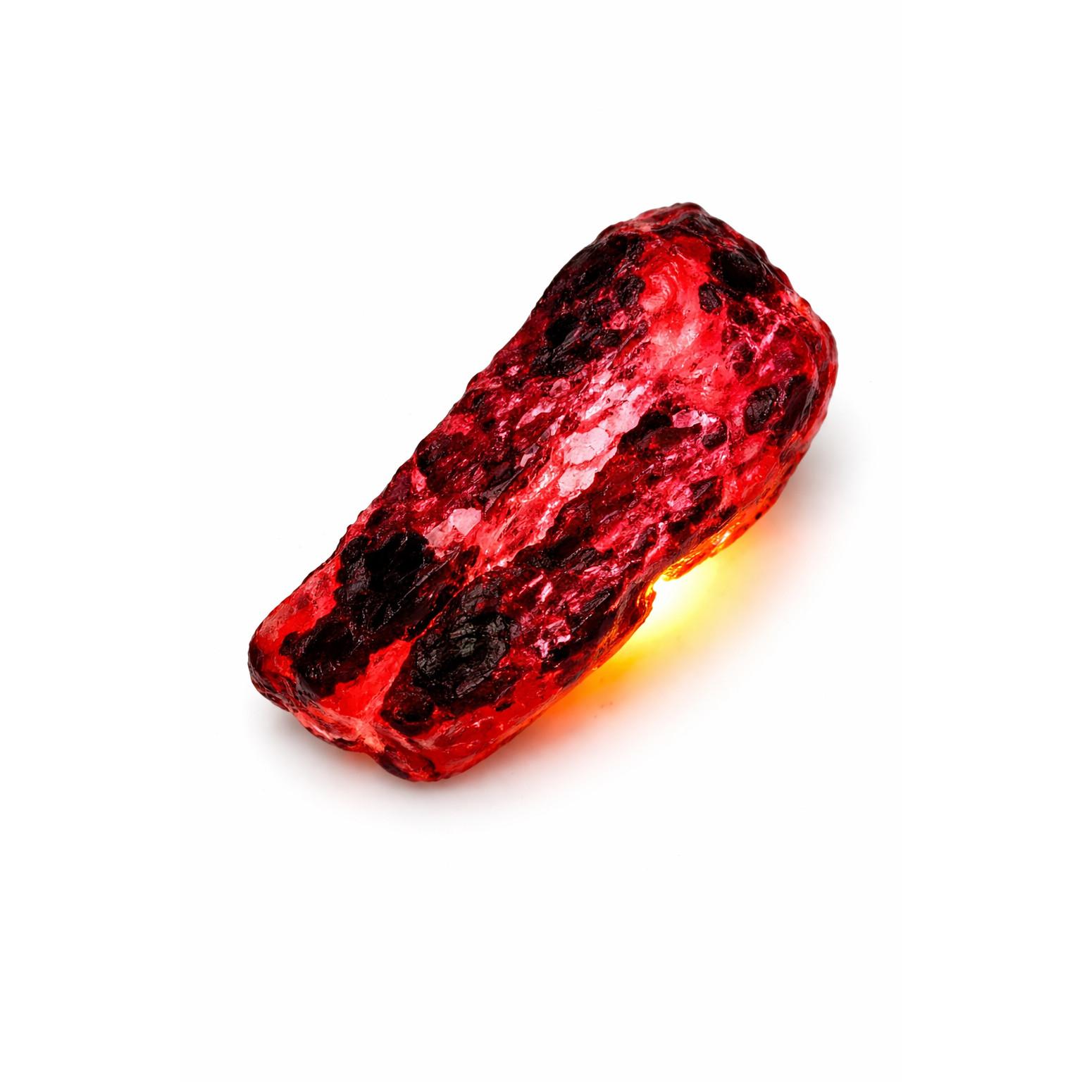 Dabīgs sarkans rubīns, brīvs dārgakmens, neapstrādāts
