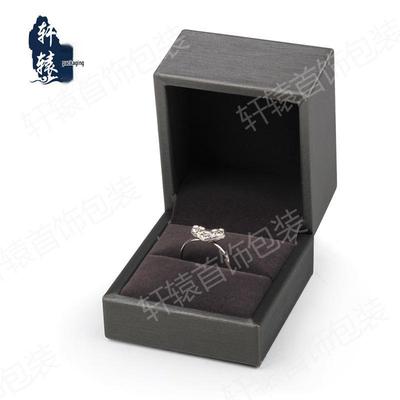 Création de bijoux – Emballages et présentoirs de bijoux