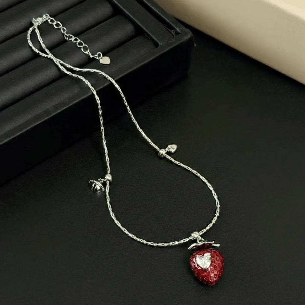 Niche Red Strawberry Love Necklace Girl Clavicle Chain Love Zircon Pendant  Lady