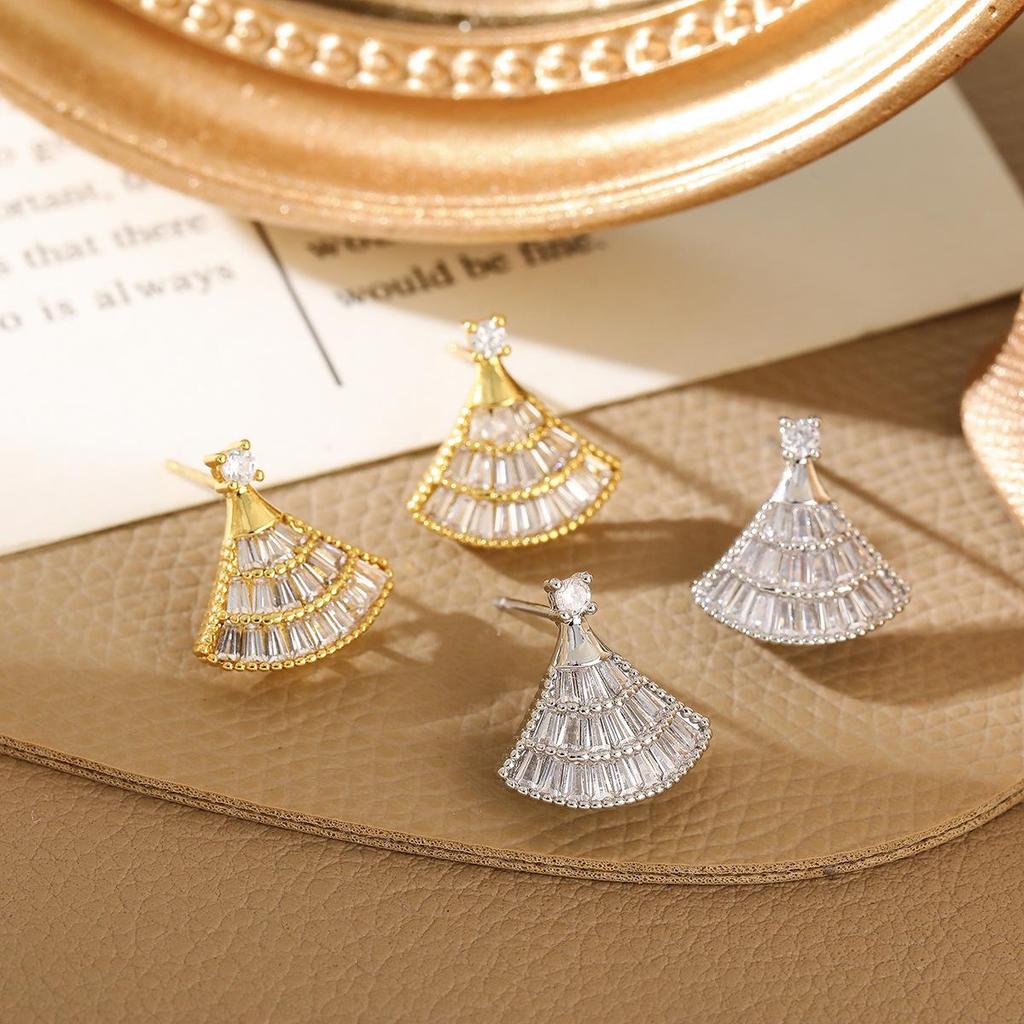 Super Shiny Zircon Fan-shaped Stud Earrings: Elegant Fashion, Lightweight Luxury Accessories