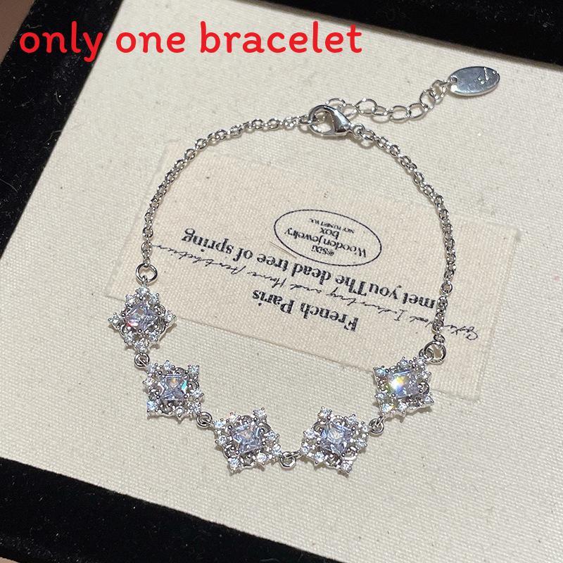 Zircon Flower Pendant Bracelet With Metal Plating For Womens Fashion Accessories