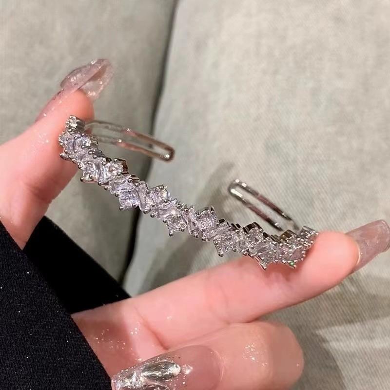 Stylish Geometric Zirconia Bracelet For Women Perfect For Gifting Special Occasions