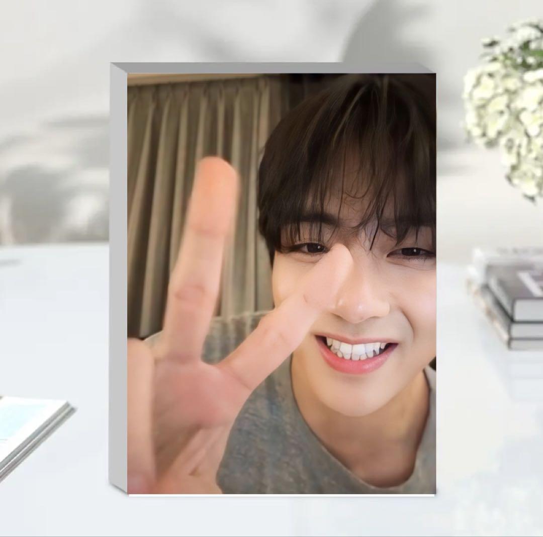 

[USED] BTS Taehyung Acrylic Block 8 x 10.8cm