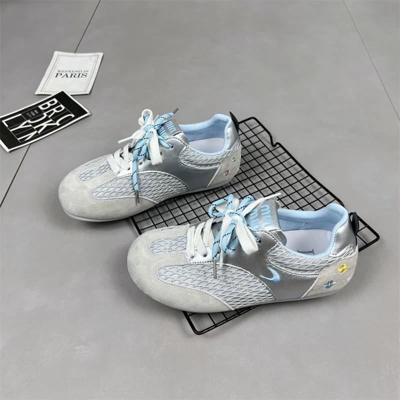 

Retro color matching platform flower German training shoes women s 2025 new mesh breathable versatile sports and leisure Forrest Gump shoes 40 серебряный серый