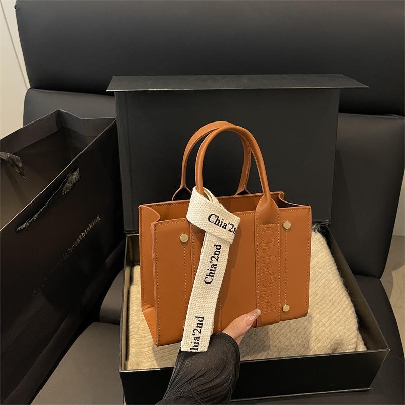 Women's Bag New Embroidery Thread Fashion High Sense Simple Fashion Commuter Oblique Span Bag Tote Bag Handbag