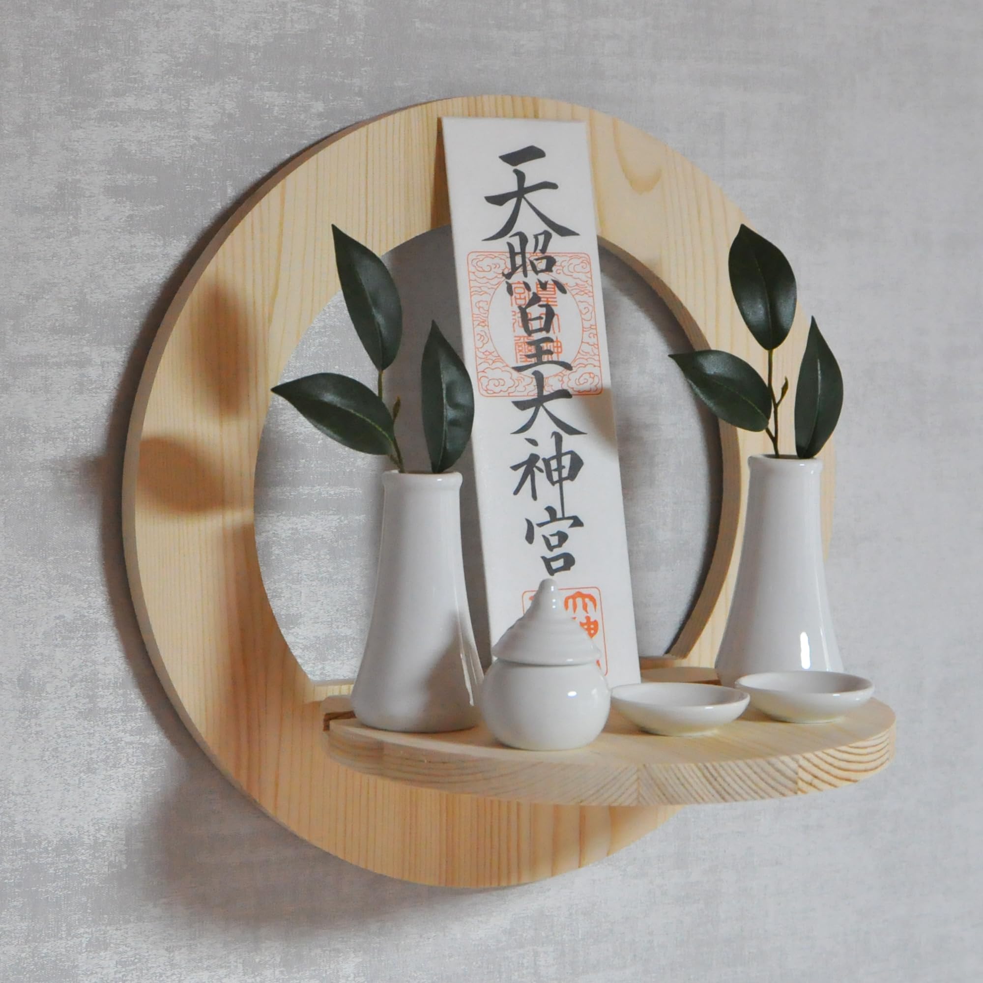 

Simple Shinto shrine, amulet holder, amulet holder, round, full moon, one-shrine, three-shrine, wall-mounted, freestanding, goshuincho (stamp book)