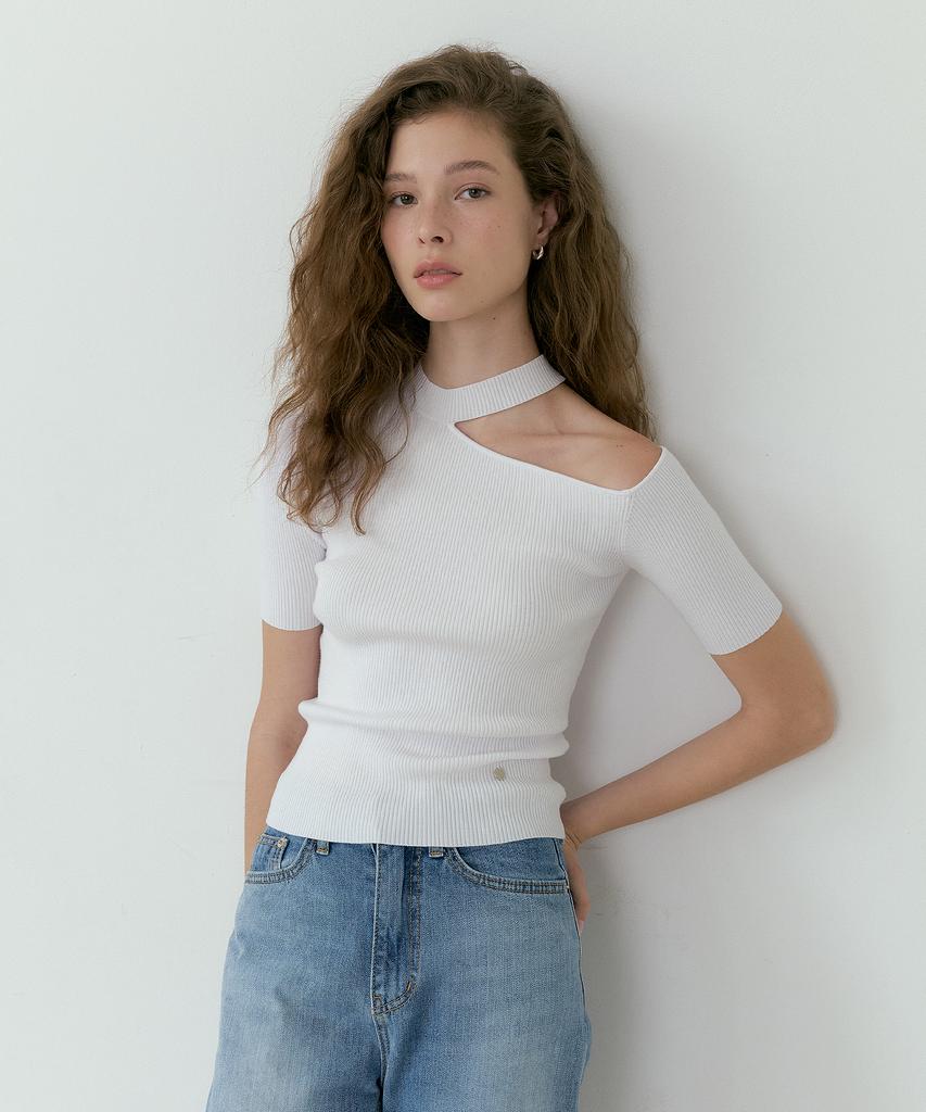 LUCIR ZU Cut Off Half-Turtleneck Knit (Ivory)