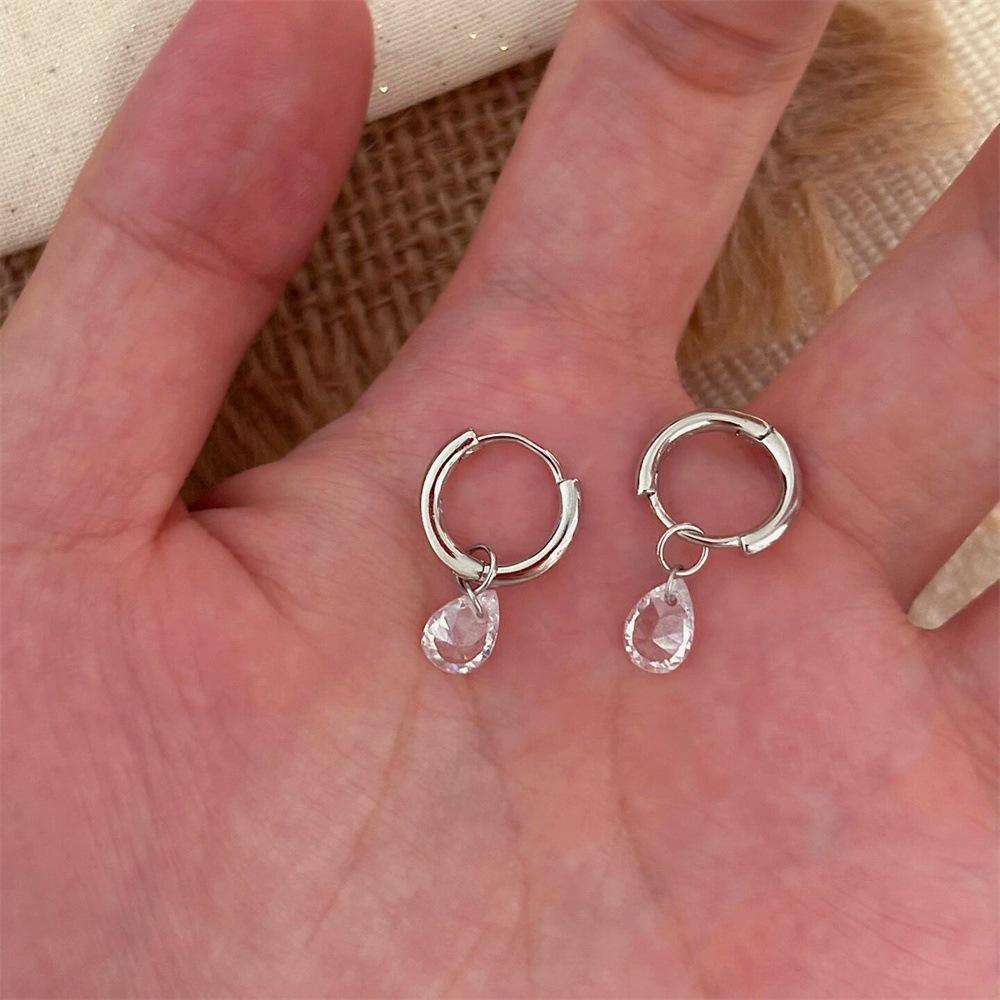Cold and simple water drop pendant, ear buckle, women s design earrings, earrings.