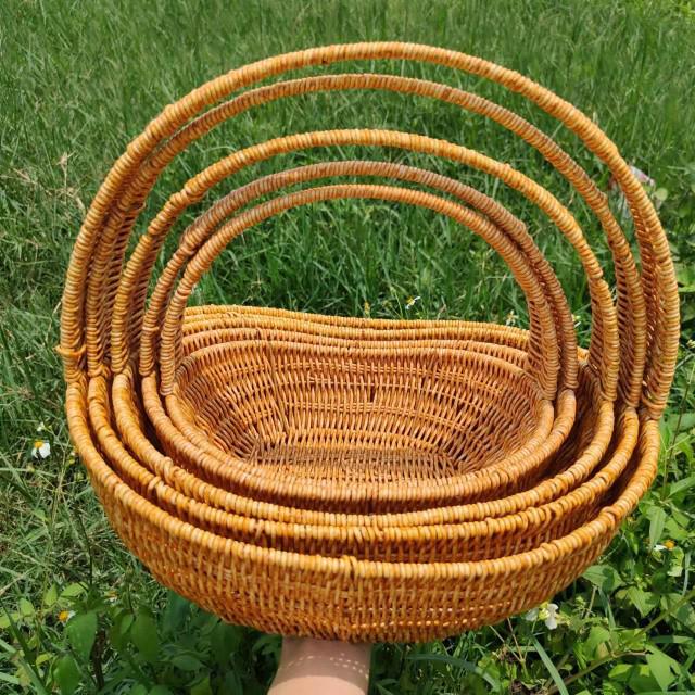 Rattan-Look Iron Frame Handbasket: Plastic Woven Flower, Vegetable, Shopping, Wedding Gift, Outdoor Restaurant Storage Basket.