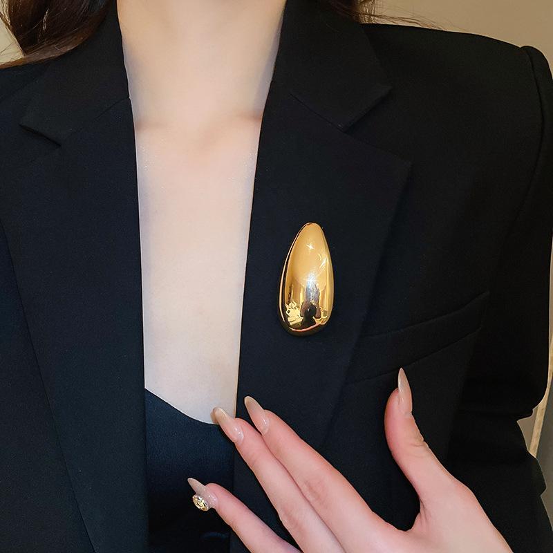 Exaggerate Metal Geometric Glossy Eggshell Broochs for Women Unique Exquisite Suit Corsage Pins Party Jewelry Fashion Accessory