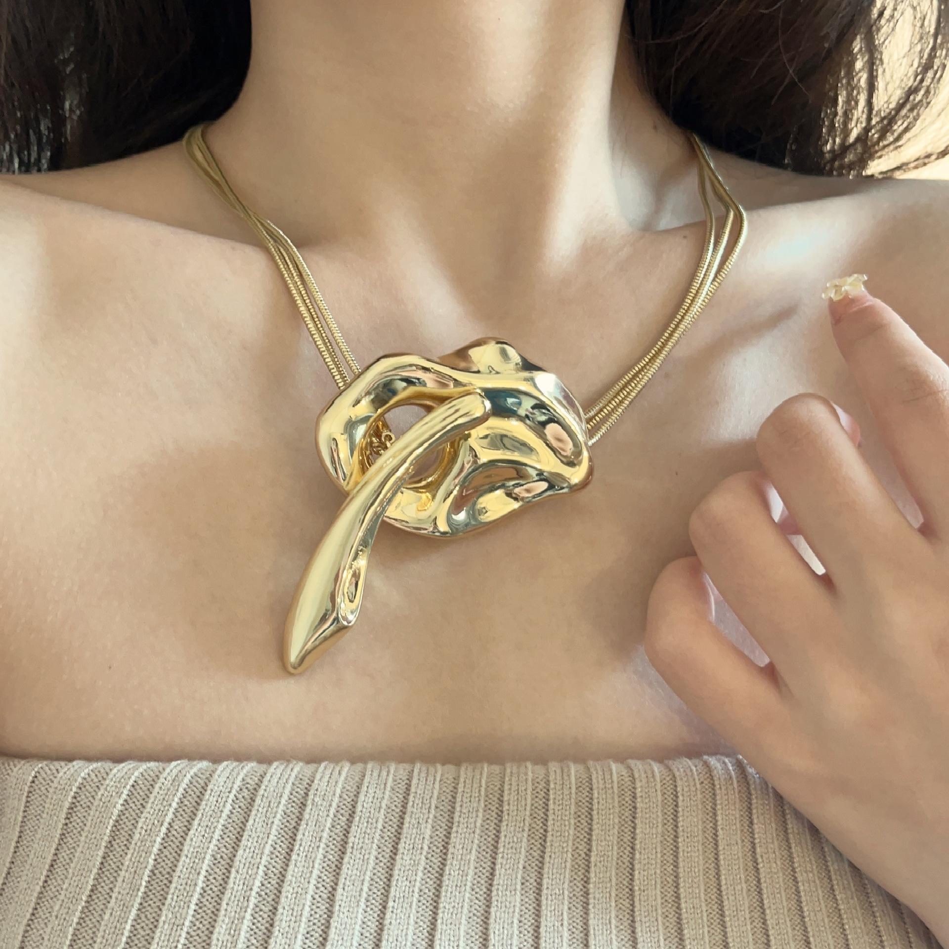 

1шт Нерегулярное многослойное ожерелье в европейском и американском стиле с преувеличенной геометрической формой