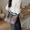 Autumn and winter new leopard print shoulder armpit bag women's retro high-end sense large-capacity portable tote bag