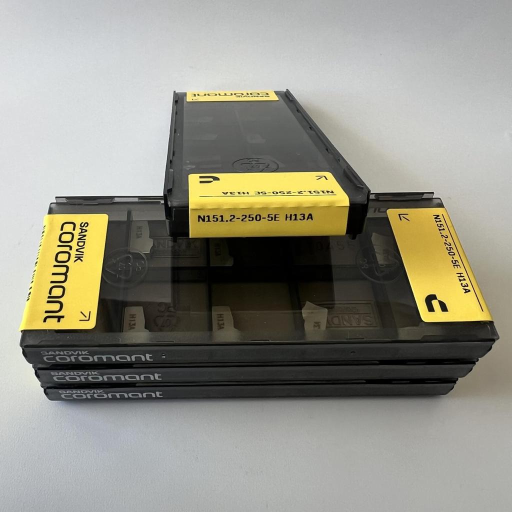 SANDVIK / N151.2-250-5E H13A / Original Swedish hard alloy blade 10 Pcs