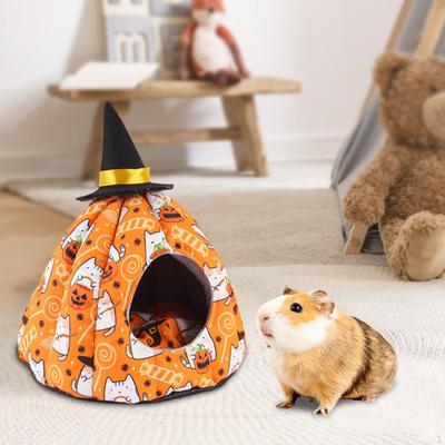 Útulný hnízdní dům pro halloweenskou dekoraci