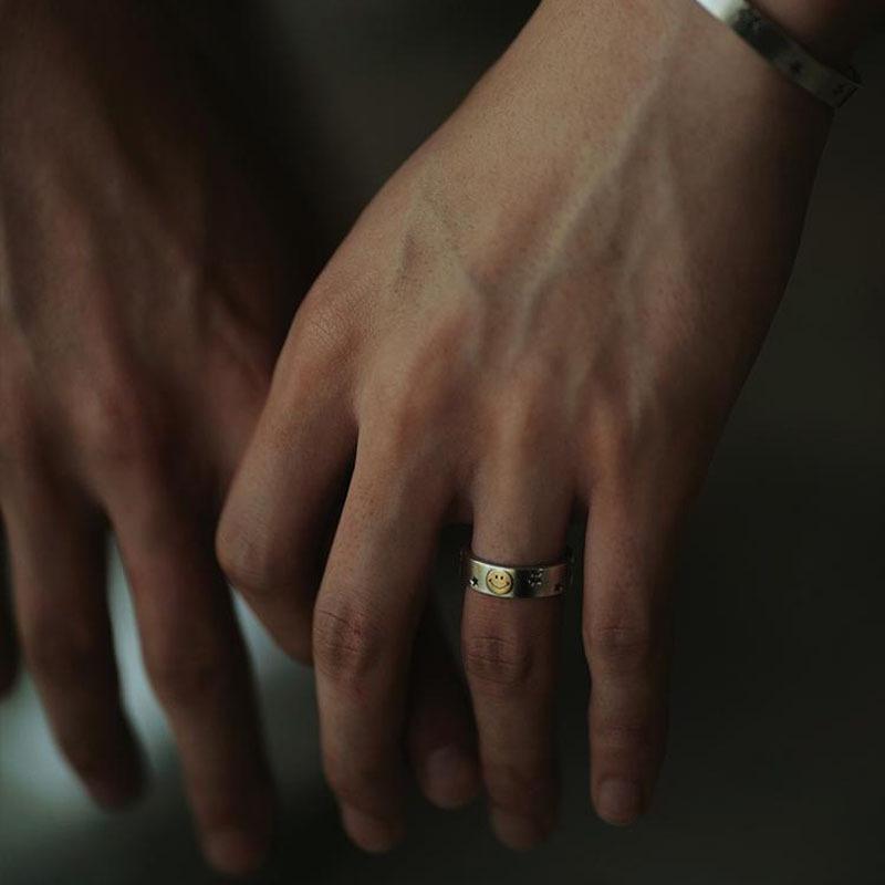 Smiling face retro old star playing card ring opening male and female niche design gift for friends