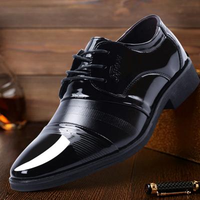 Chaussures d'affaires en cuir verni pour hommes, chaussures à talons cachés, chaussures de soirée tendance britanniques, 2024