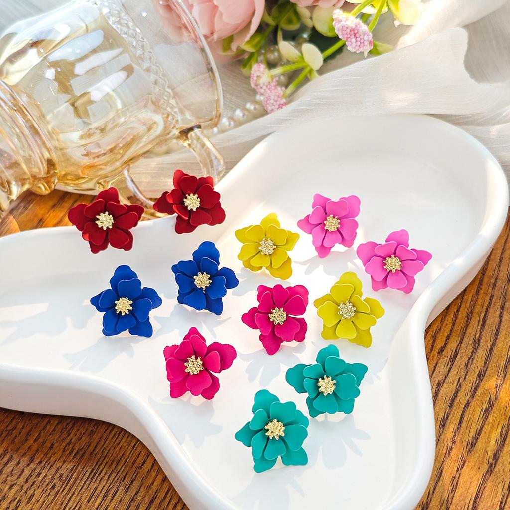 Sweet and Fresh Spring Atmosphere Floral Earrings with Gentle Flowers. Simple and Rustic Multi-layered Petal Earrings for Women.