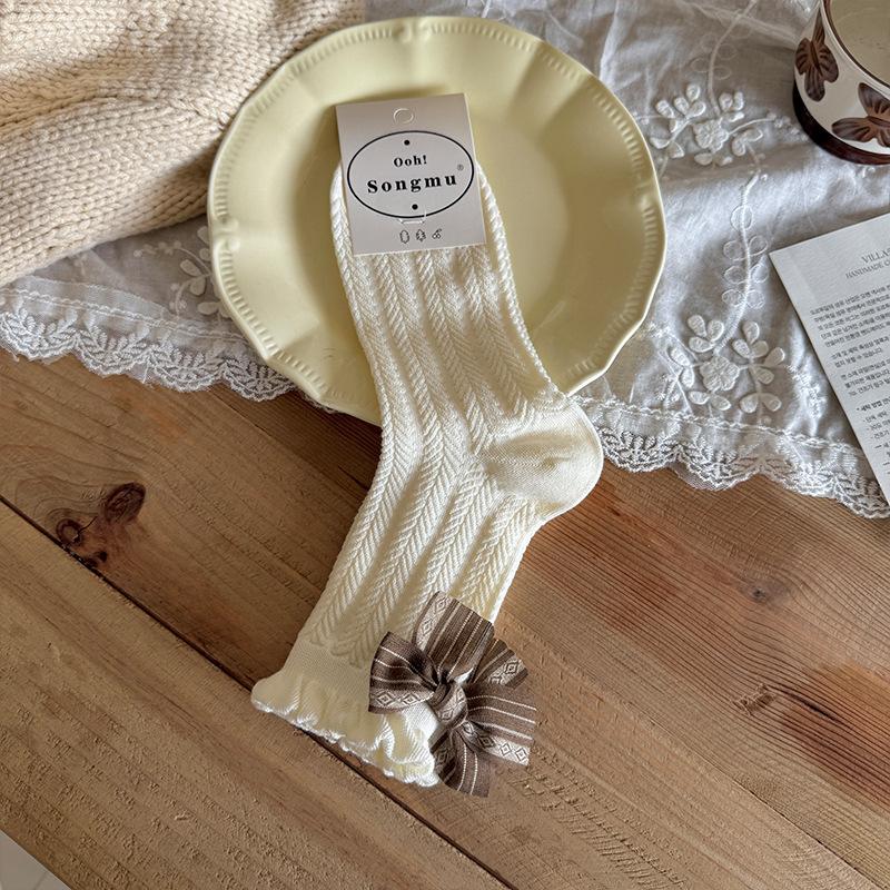 Female Spring and Autumn Sweet Three Dimensional Relief Bow Cream White Boneless Tube Pile Socks