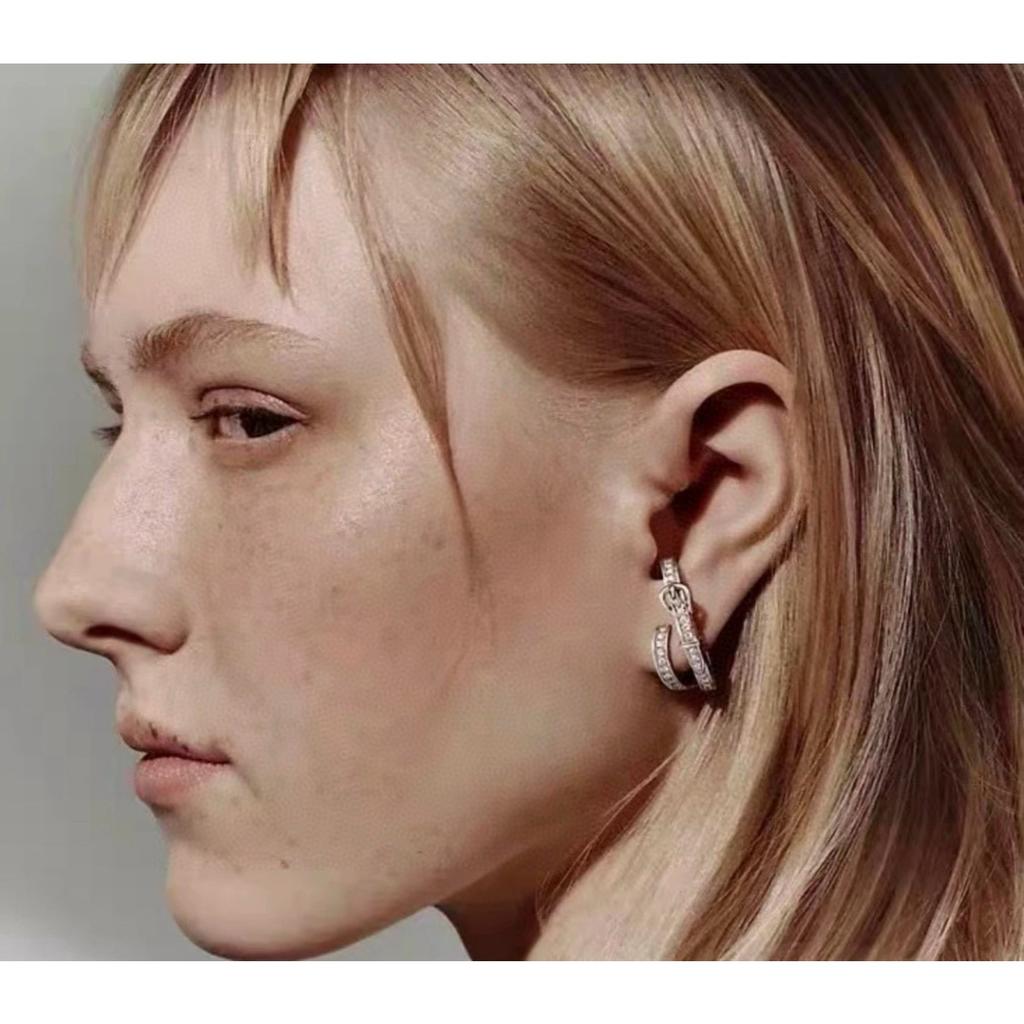 Dwukolorowe kolczyki wkrętki z diamentowymi ćwiekami Dodanie elementów nitów Modne i wykwintne spersonalizowane wysokiej klasy Prezent