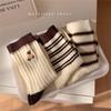 Doppelnadel Retro Gestreifte Mid-Calf Socken mit Niedlichem Bär-Design für Damen