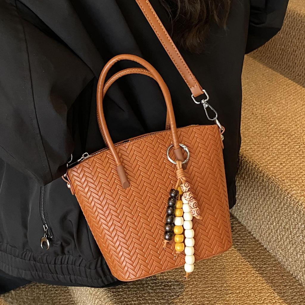 Retro niche woven pattern bag women's 2025 new fashion versatile messenger bag exquisite super fire portable small bag